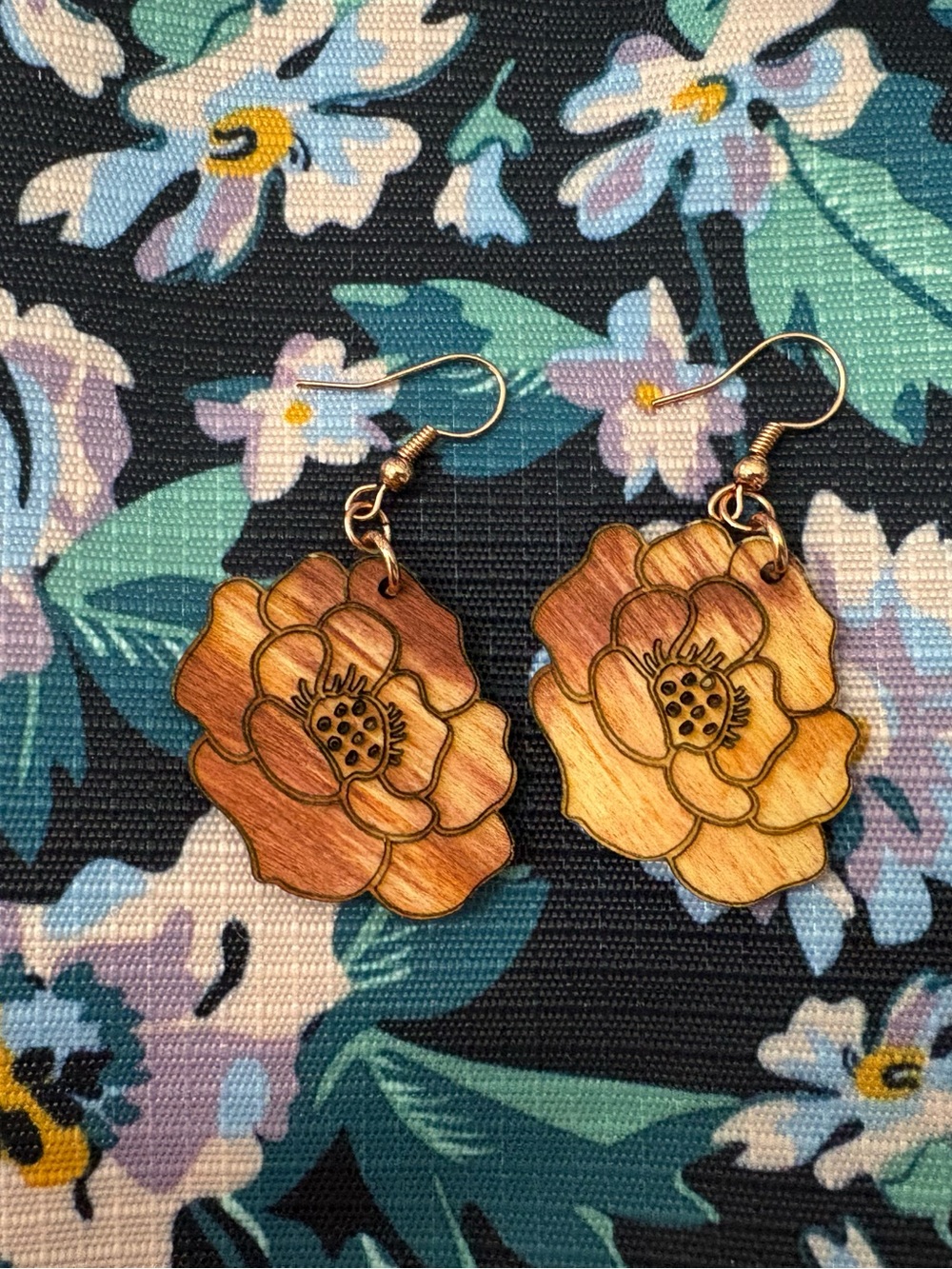 💗 5/$10 - wood Engraved Flower Earrings